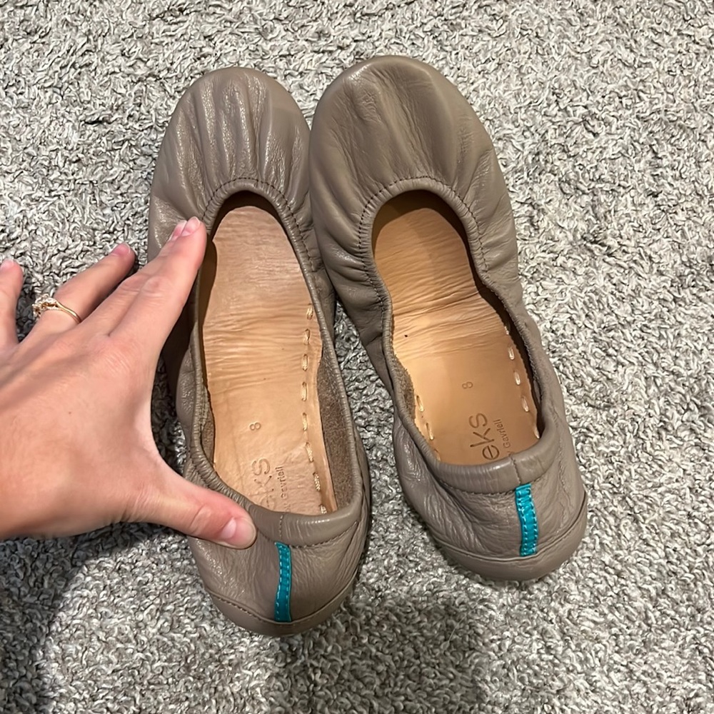 Tieks tan